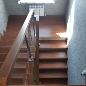 Обшивка металлокаркаса лестницы